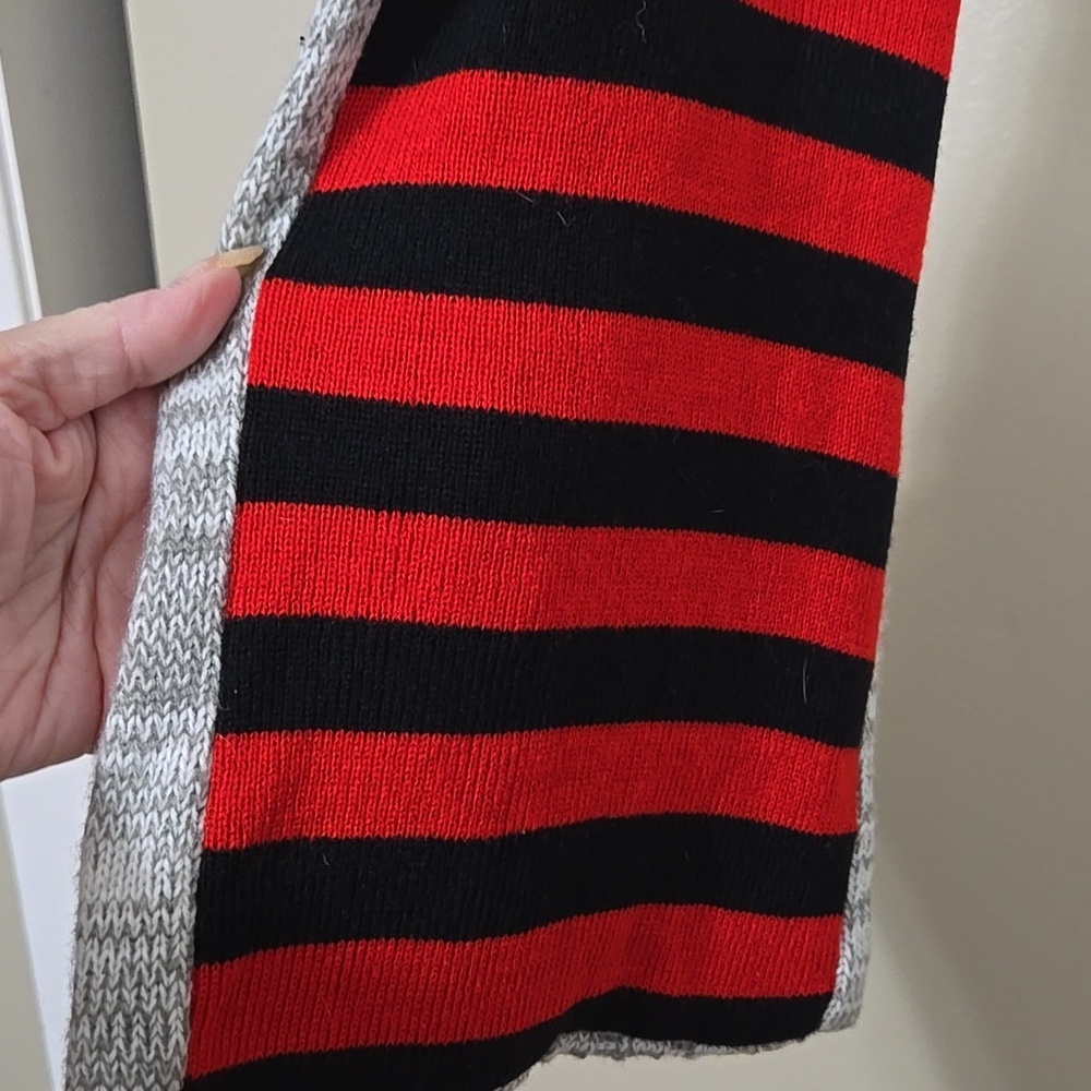 Zoozatz UGA Knitted Neck Scarf with Logo & Red Accents - Picture 4 of 5
